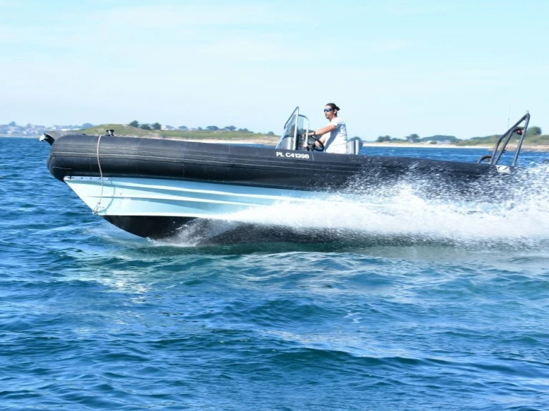 Louer Semi-rigide avec ou sans skipper Zodiac à Trébeurden