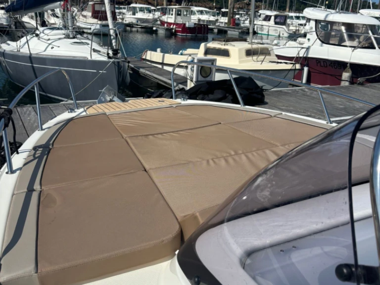 Location bateau Trébeurden pas cher QUICKSILVER 755 ACTIV SUNDECK