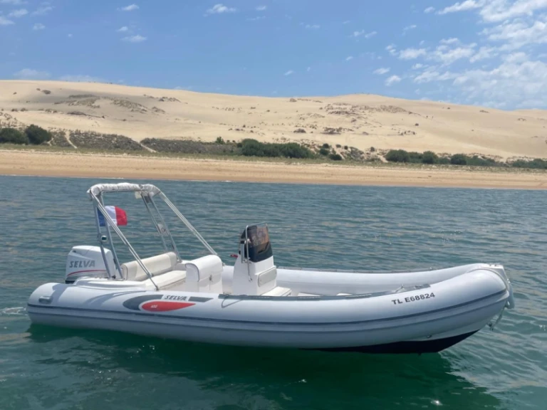 Louer Semi-rigide avec ou sans skipper Lomac à Cap Ferret