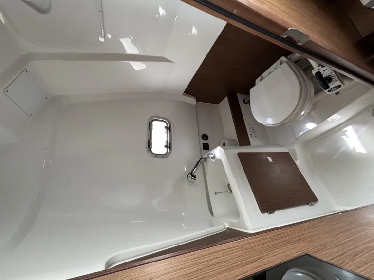 Jeanneau Cap Camarat 9.0 CC a louer à Cannes