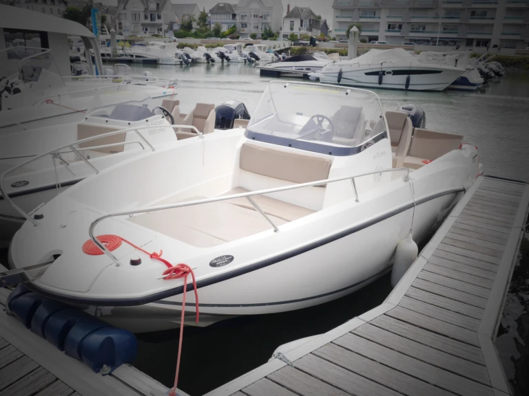 Location Bateau à moteur à La Baule-Escoublac - Quicksilver QUICKSILVER 675 ACTIV