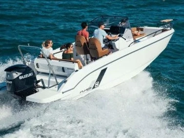 Bareboat Rental Motorboat Bénéteau with a boat licence