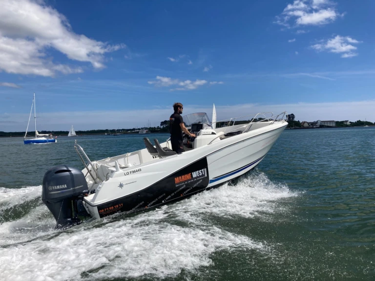 Location Bateau à moteur Jeanneau avec permis