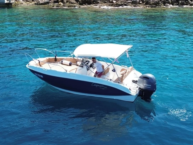 Location Bateau à moteur à Milna - Cayman Deluxe