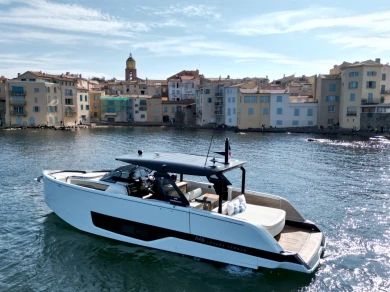 Cranchi Cranchi A46 charter bareboat or skippered in  Saint-Tropez