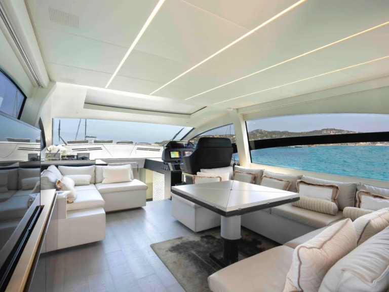 Location bateau Saint-Tropez pas cher PERSHING 70