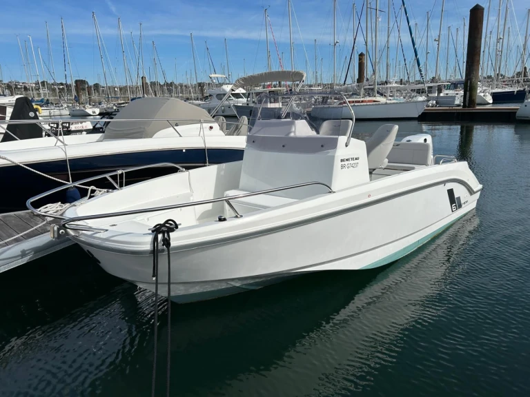 Louer Bateau à moteur avec ou sans skipper Bénéteau à Brest