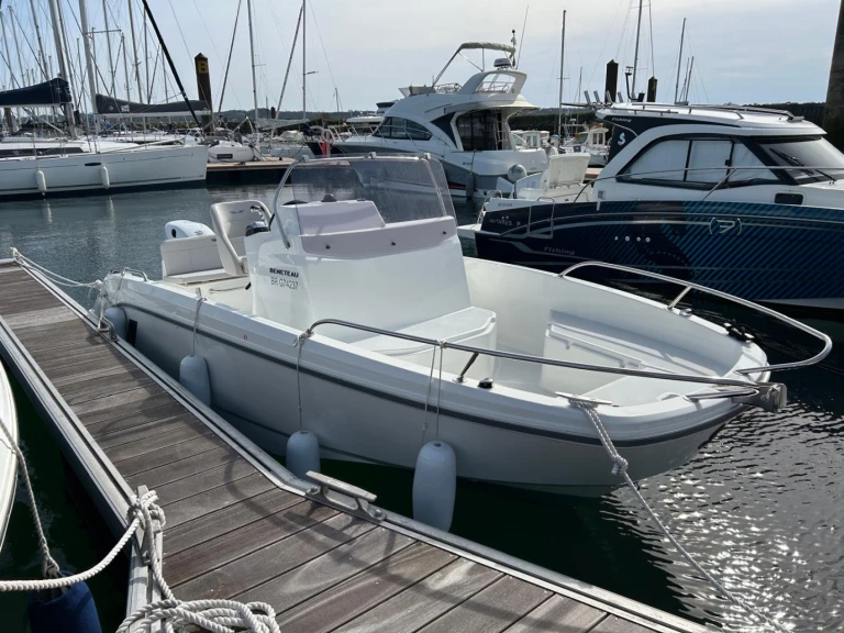 Location Bateau à moteur Bénéteau avec permis