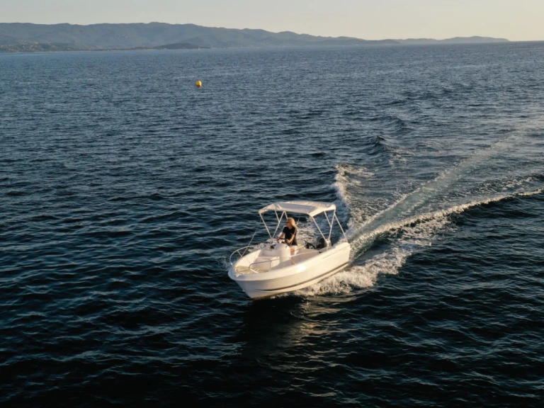 Louez un B2 Marine CAP-FERRET 452 Open San Permis à Ajaccio