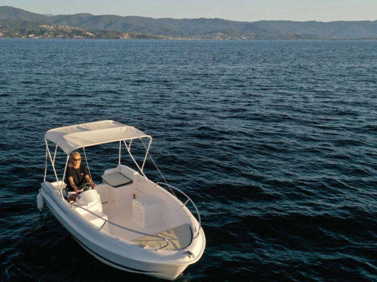 Location Bateau à moteur à Ajaccio - B2 Marine CAP FERRET 472 SUNDECK