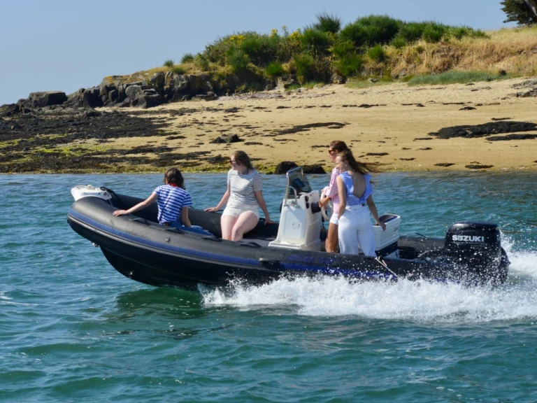 Louer Semi-rigide avec ou sans skipper Joker Boat à Arradon