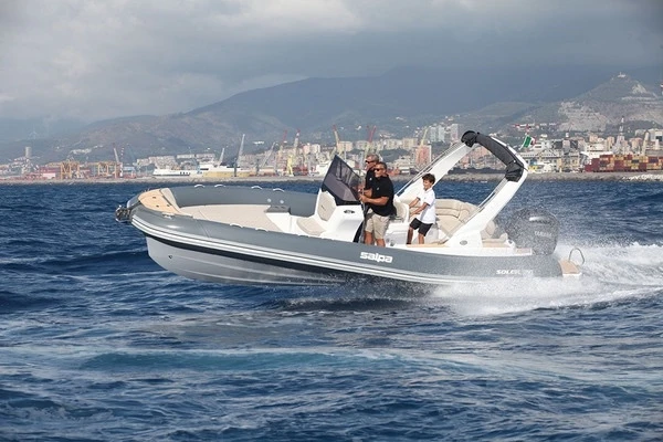 Location bateau Port Grimaud pas cher SALPA 26 SOLEIL