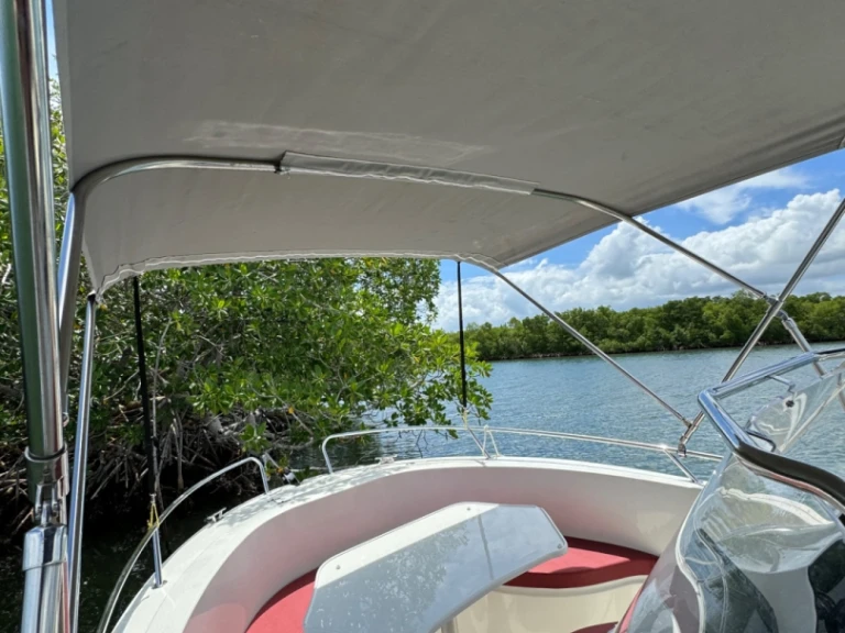 Pacific Craft 545 open a louer à Sainte-Rose