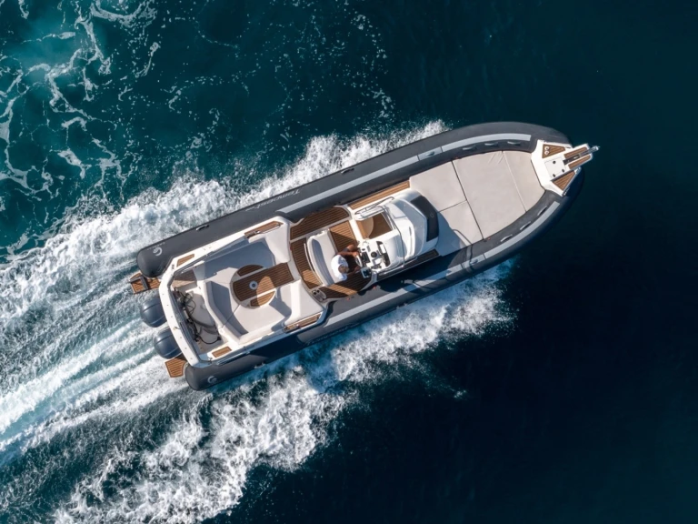 Location bateau Le Lavandou pas cher Tempest 1000