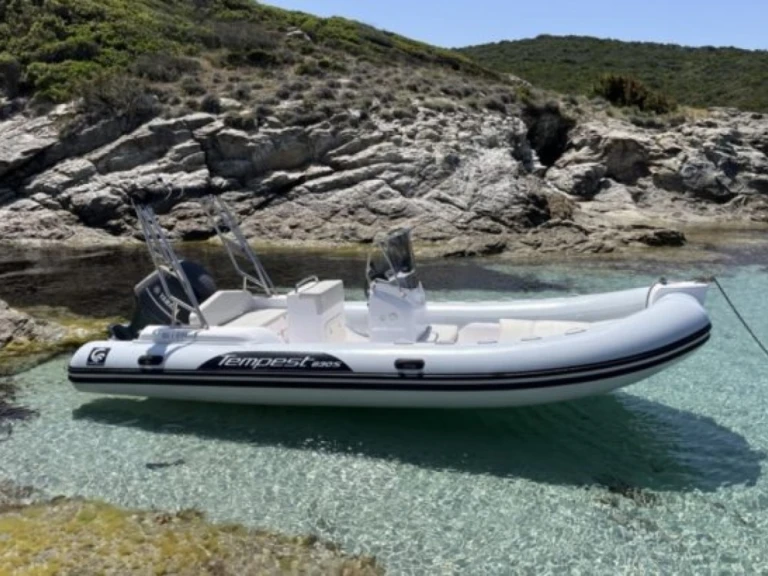 Location Bateau à moteur à Le Lavandou - Capelli Tempest 630