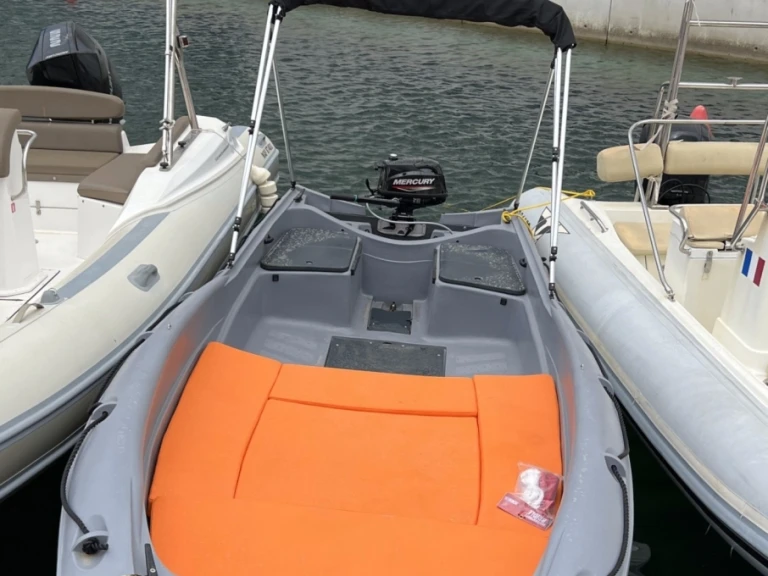Location Bateau à moteur Fun Yak avec permis