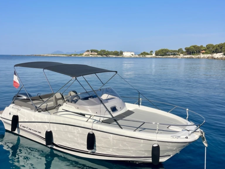 Bateau à moteur à louer à Antibes au meilleur prix
