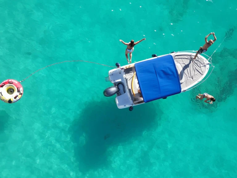 Location bateau Marigot pas cher Cap Camarat 6.5 WA