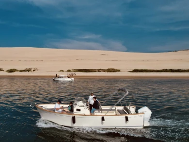Boat rental Rhea RHEA 27 in Lège-Cap-Ferret on Samboat