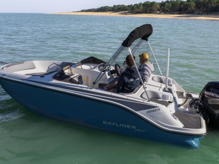 Bateau à moteur à louer à Soubise au meilleur prix