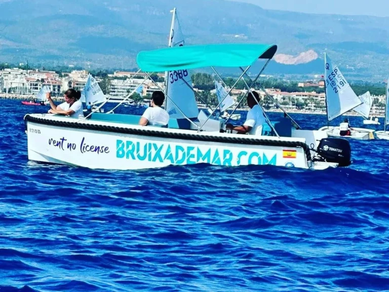 Semi-rigide à louer à Cambrils au meilleur prix