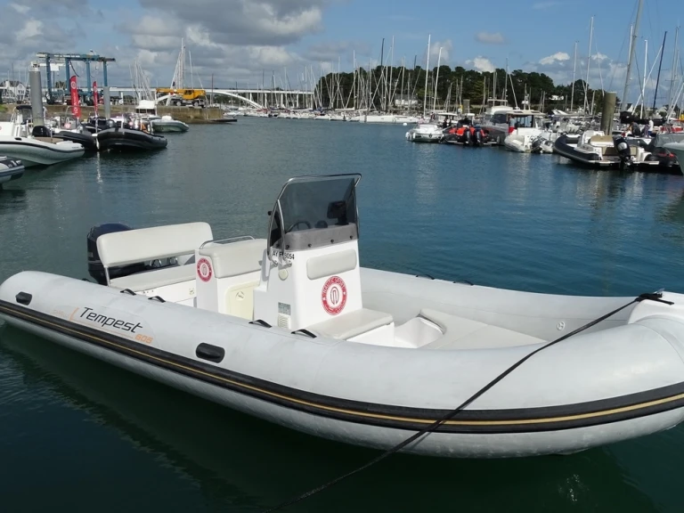 Location bateau La Trinité-sur-Mer pas cher Tempest 625 Easy