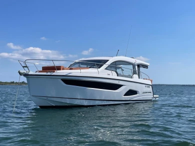 Boat rental Sealine Sealine C390 in La Trinité-sur-Mer on Samboat