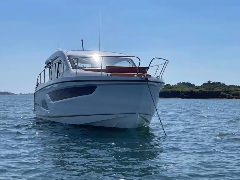Louer Bateau à moteur avec ou sans skipper Sealine à La Trinité-sur-Mer