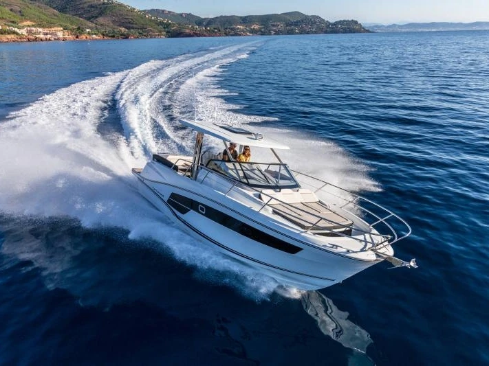 Location Bateau à moteur Jeanneau avec permis