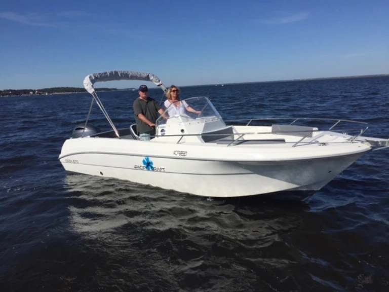 Bateau à moteur à louer à Piraillan au meilleur prix