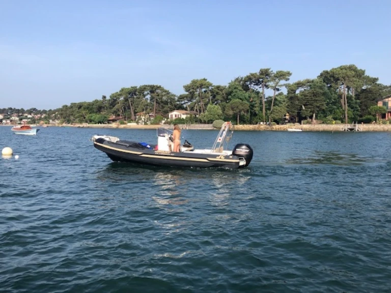 Location à Piraillan - Joker Boat Clubman 22 sur SamBoat
