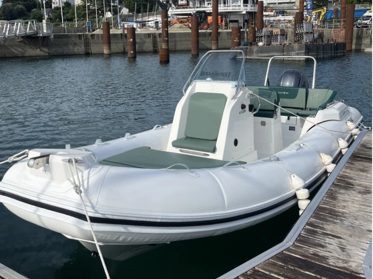 Location bateau La Trinité-sur-Mer pas cher Quicksilver 555 Activ Open