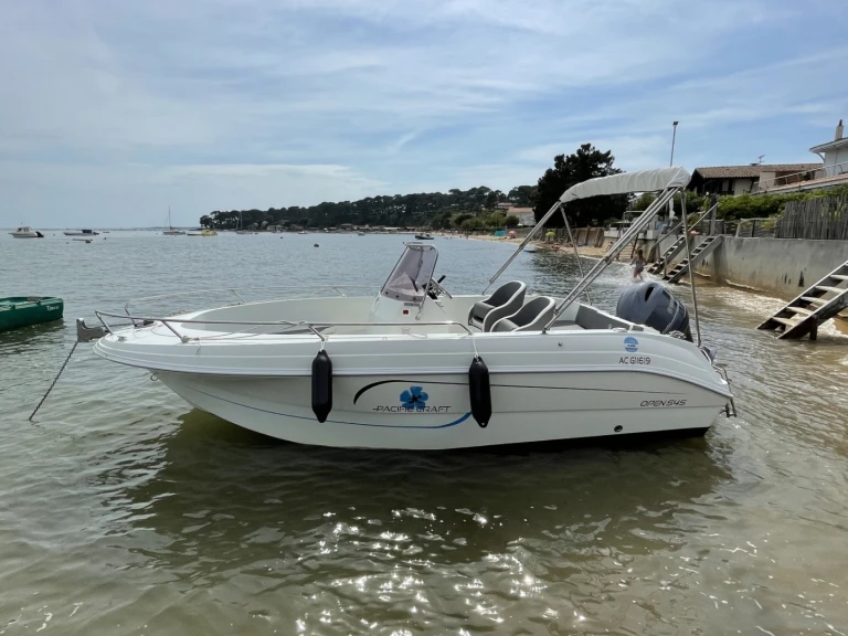 Location Bateau à moteur Pacific Craft avec permis