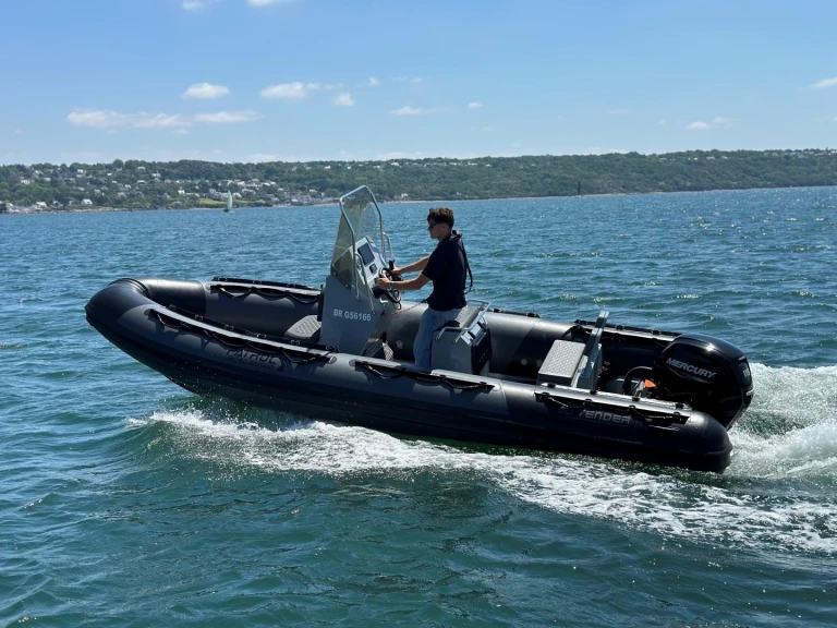 Location Semi-rigide 3D Tender avec permis