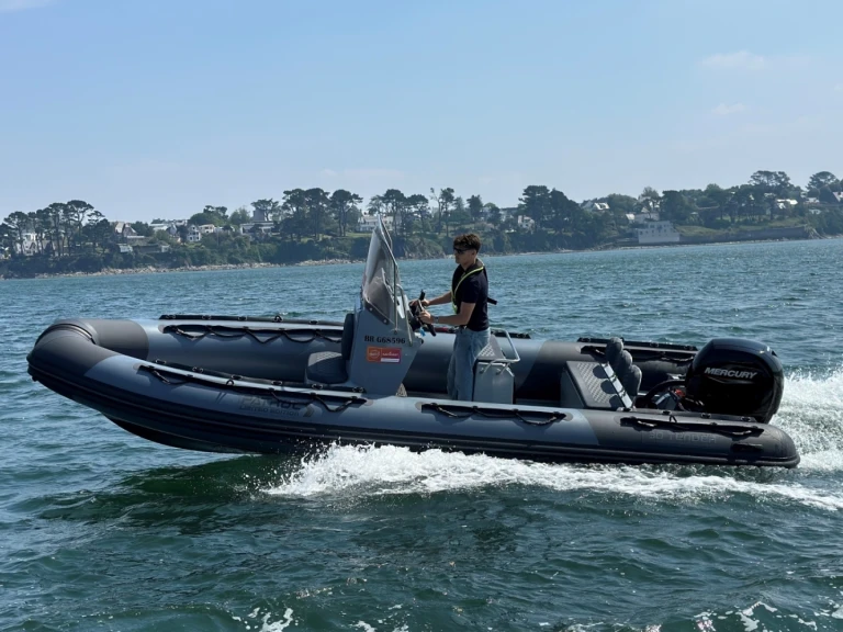 Bateau à moteur à louer à Brest au meilleur prix