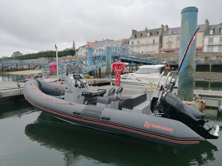 Location Semi-rigide Narwhal avec permis