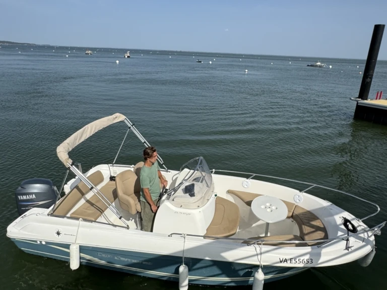 Bateau à moteur à louer à Lège-Cap-Ferret au meilleur prix