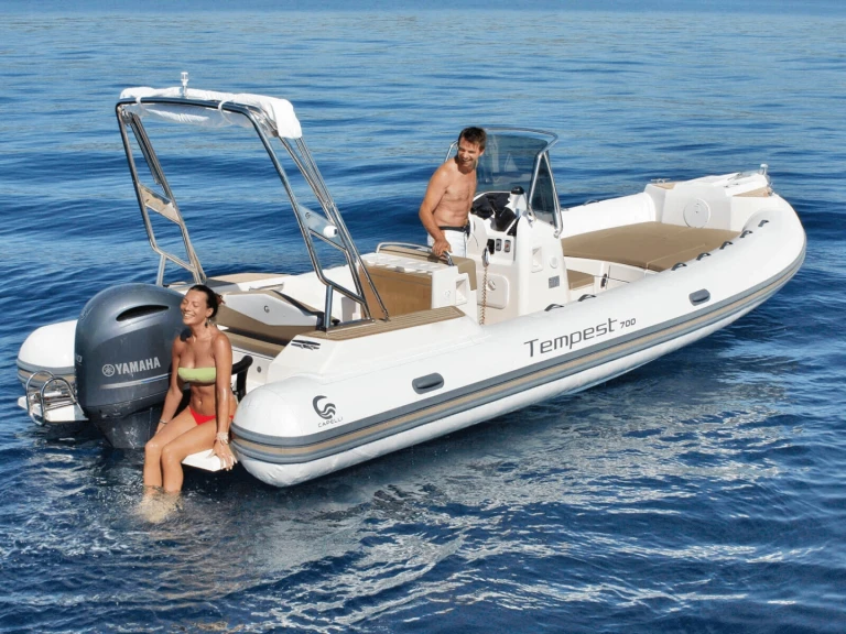 Location à Port de Saint-Cyprien Méditerranée - Capelli Tempest 700 Sun sur SamBoat