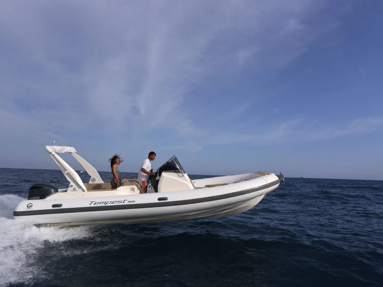Location Semi-rigide à Port de Saint-Cyprien Méditerranée - Capelli Tempest 800 Sun