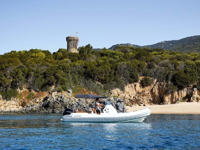 Location à Propriano - Zodiac ZODIAC MEDLINE 6.8 sur SamBoat