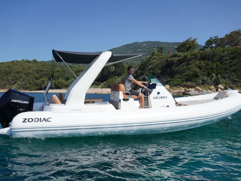 Location à Propriano - Zodiac MEDLINE 750 sur SamBoat