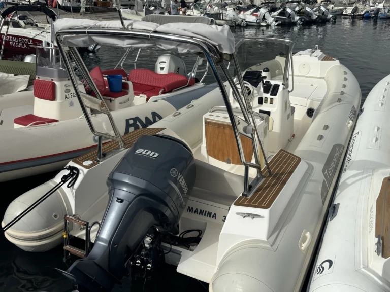 Louer Semi-rigide avec ou sans skipper Capelli à Porto-Vecchio