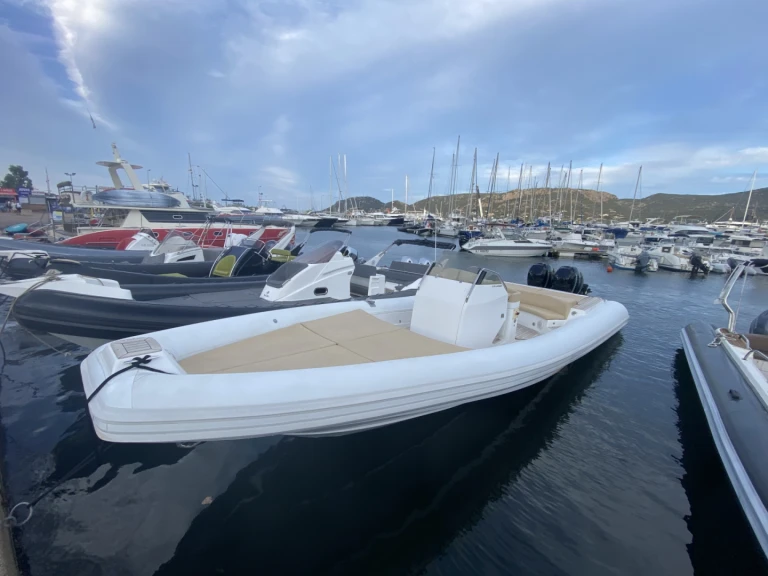 Semi-rigide à louer à Porto-Vecchio au meilleur prix