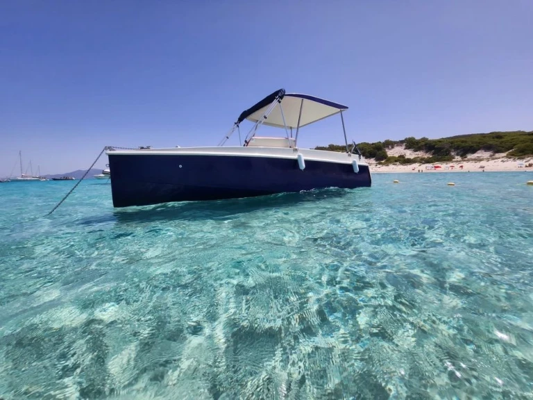 Bateau à moteur à louer à Porto-Vecchio au meilleur prix