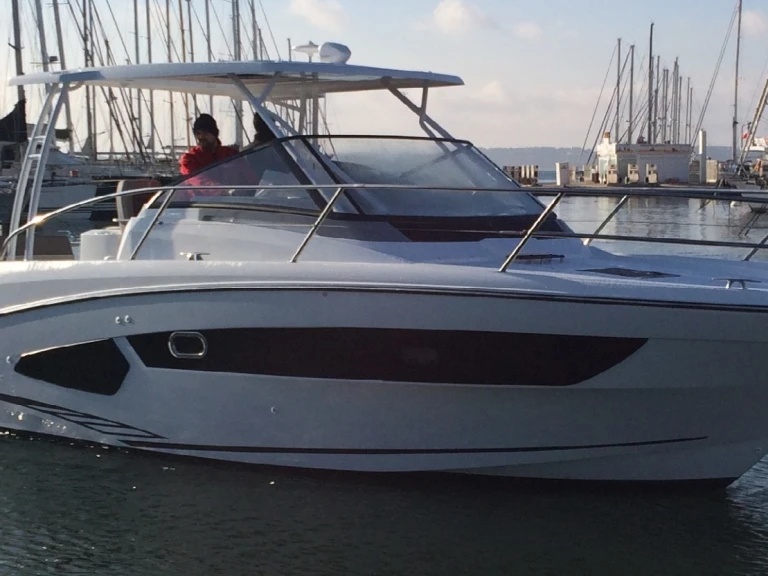 Louez un Jeanneau Cap Camarat 10.5 WA à Cogolin