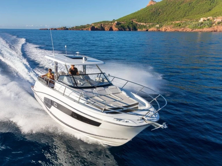 Location bateau Jeanneau Cap Camarat 10.5 WA à Cogolin sur Samboat