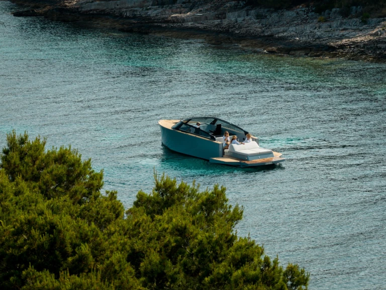 Bateau à moteur à louer à Split au meilleur prix