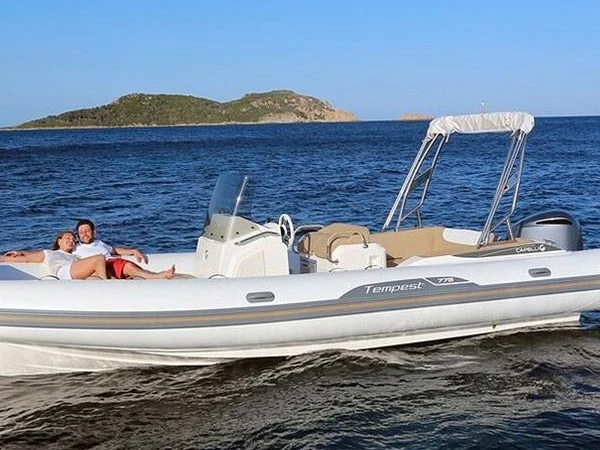 Location bateau Saint-Florent pas cher Tempest 775