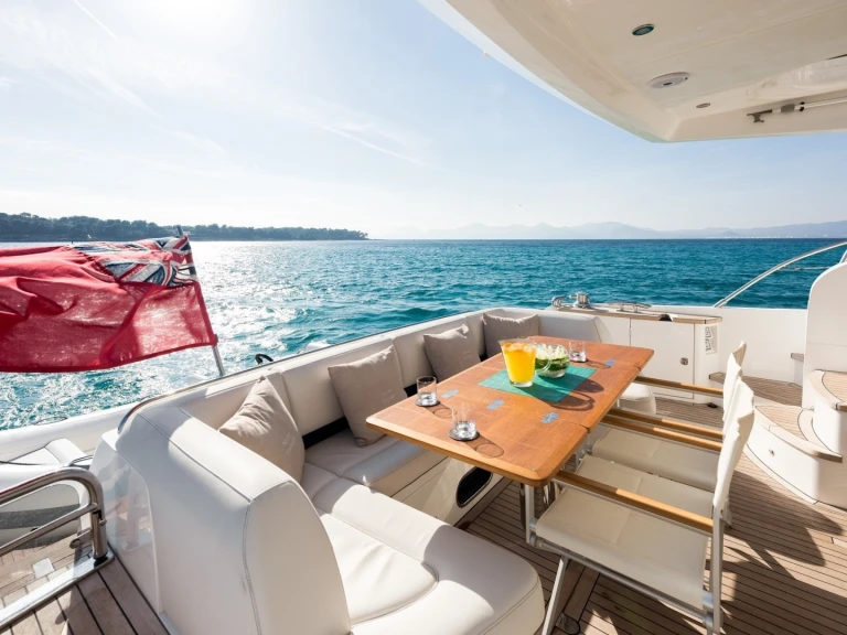 Location bateau Beaulieu-sur-Mer pas cher Princess 64