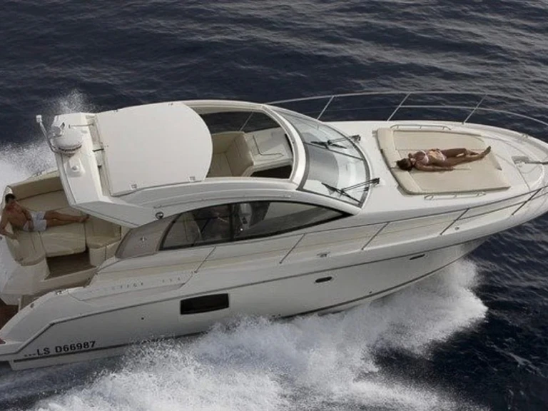 Location bateau Jeanneau Prestige 38 S à Saint-Jean-Cap-Ferrat sur Samboat